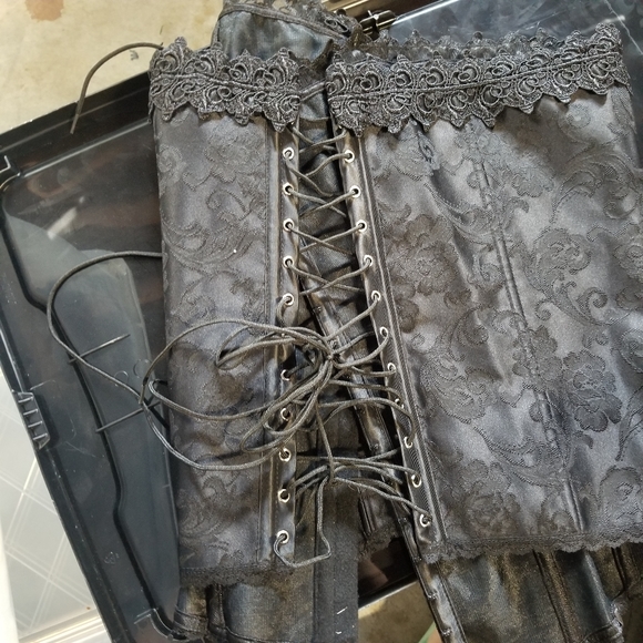 NWOT Plus Size Fredericks of Hollywood lace up corset - Picture 4 of 8